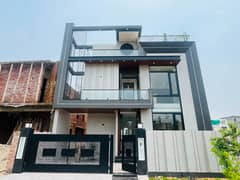 10 Marla Brand New House Available For Sale In Lake City