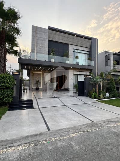 1 KANAL MODERN HOUSE IN DHA PHASE 6 GOOD LOCATION