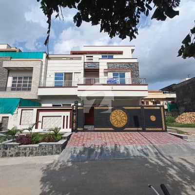 In G-13 10 Marla House For Sale