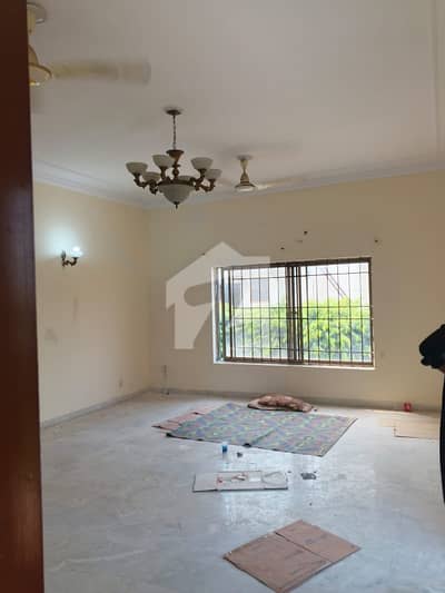 1 Kanal Separate Uper Portion Available For Rent