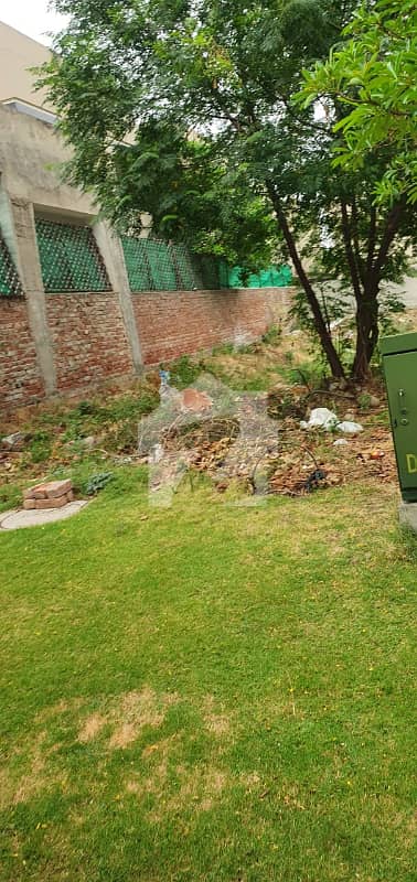 ڈی ایچ اے فیز 1 - بلاک ایل فیز 1,ڈیفنس (ڈی ایچ اے),لاہور میں 2 کنال رہائشی پلاٹ 11.0 کروڑ میں برائے فروخت۔