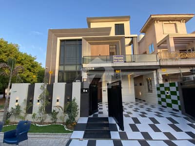 A Beautifull 10 Marla House For Sale In Central Park A Block