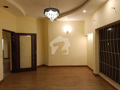 ڈی ایچ اے فیز 4 ڈی ایچ اے ڈیفینس,لاہور میں 5 کمروں کا 1 کنال مکان 6.9 کروڑ میں برائے فروخت۔ ڈی ایچ اے فیز 4 ڈی ایچ اے ڈیفینس,لاہور میں 5 کمروں کا 1 کنال مکان 6.9 کروڑ میں برائے فروخت۔