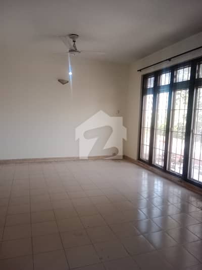 Ideal Location Phase 1 1kanal Beautiful Bungalow Near H Block Market Ideal Location Phase 1 1kanal Beautiful Bungalow Near H Block Market