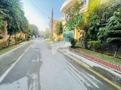 جوہر ٹاؤن فیز 2 - بلاک آر1 جوہر ٹاؤن فیز 2,جوہر ٹاؤن,لاہور میں 5 کمروں کا 5 مرلہ مکان 2.7 کروڑ میں برائے فروخت۔