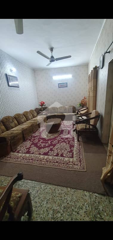 اصغر مال روڈ راولپنڈی میں 6 کمروں کا 4 مرلہ مکان 2.5 کروڑ میں برائے فروخت۔