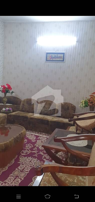 اصغر مال روڈ راولپنڈی میں 6 کمروں کا 4 مرلہ مکان 2.5 کروڑ میں برائے فروخت۔