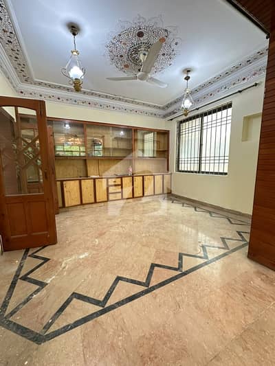 ایف ۔ 11 اسلام آباد میں 6 کمروں کا 1 کنال مکان 4.5 لاکھ میں کرایہ پر دستیاب ہے۔