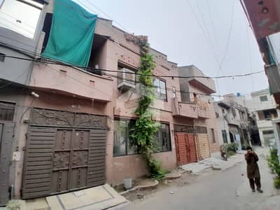 لالہ زار گارڈن لاہور میں 3 کمروں کا 3 مرلہ مکان 1.3 کروڑ میں برائے فروخت۔ لالہ زار گارڈن لاہور میں 3 کمروں کا 3 مرلہ مکان 1.3 کروڑ میں برائے فروخت۔