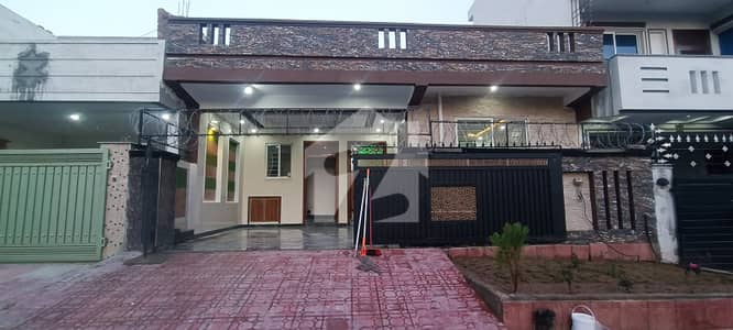 جناح گارڈنز فیز 1 جناح گارڈنز,ایف ای سی ایچ ایس,اسلام آباد میں 2 کمروں کا 8 مرلہ مکان 2.1 کروڑ میں برائے فروخت۔