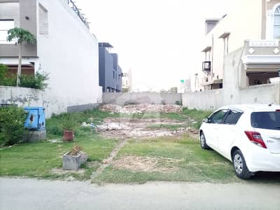 10 MARLA HOT LOCALITY PLOT IN ORCHARD GREEN OF STANDARD SIZE