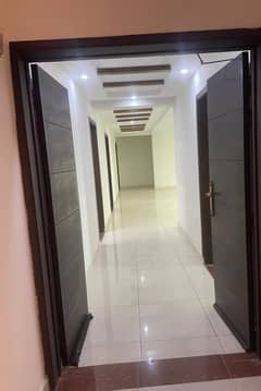Excellent Condition Beautiful 3 Bed 10 Marla Flat For Urgent Sale In Askari 10 Sec-F !
