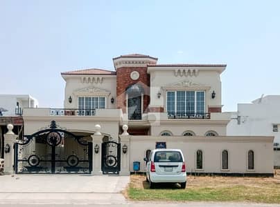 رائل آرچرڈ ملتان پبلک سکول روڈ,ملتان میں 6 کمروں کا 1 کنال مکان 6.5 کروڑ میں برائے فروخت۔