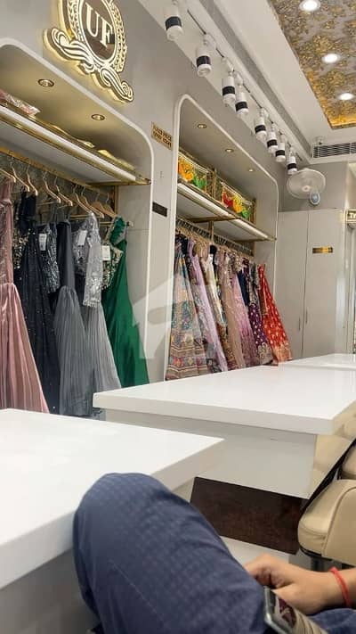 ایم ایم عالم روڈ گلبرگ,لاہور میں 5 مرلہ Studio دکان 7.0 لاکھ میں کرایہ پر دستیاب ہے۔