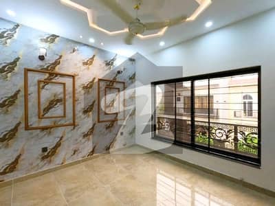 Prime Location 5 Marla House In Park View City - Overseas Block Is Best Option