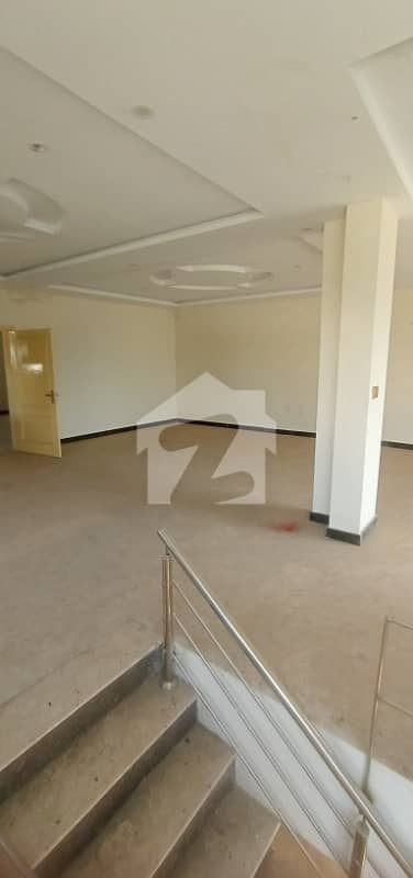 Renovated 5 Beds Spacious House For Rent In F-11