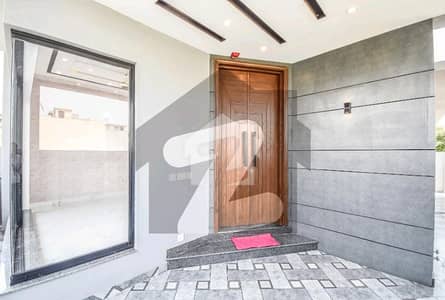 5 Marla Ultra Modern Brand New House For Sale In DHA 7 Lahore