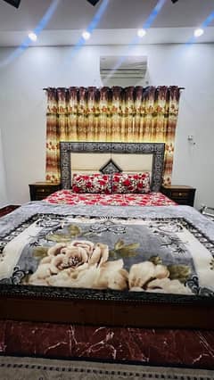 10 Marla 5 Bedrooms Furnished House Available For Rent