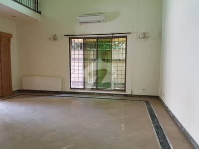 ایف ۔ 7 اسلام آباد میں 5 کمروں کا 1 کنال مکان 30.0 کروڑ میں برائے فروخت۔