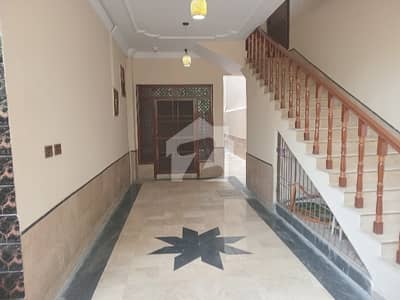 گلستانِِ جوہر ۔ بلاک 2 گلستانِ جوہر,کراچی میں 6 کمروں کا 10 مرلہ مکان 6.7 کروڑ میں برائے فروخت۔