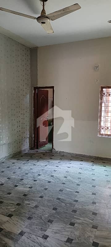 پی جی ای سی ایچ ایس فیز 2 پنجاب گورنمنٹ ایمپلائیز سوسائٹی,لاہور میں 2 کمروں کا 10 مرلہ زیریں پورشن 70.0 ہزار میں کرایہ پر دستیاب ہے۔ پی جی ای سی ایچ ایس فیز 2 پنجاب گورنمنٹ ایمپلائیز سوسائٹی,لاہور میں 2 کمروں کا 10 مرلہ زیریں پورشن 70.0 ہزار میں کرایہ پر دستیاب ہے۔