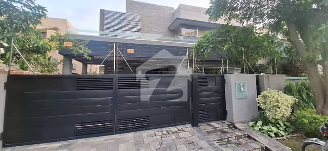 1 Kanal Elegant And Fully Maintained Super Hot Located Bungalow Is Available In The Best Block Of DHA Phase 4 Lahore.