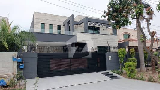 ڈی ایچ اے فیز 4 ڈی ایچ اے ڈیفینس,لاہور میں 7 کمروں کا 1 کنال مکان 9.5 کروڑ میں برائے فروخت۔