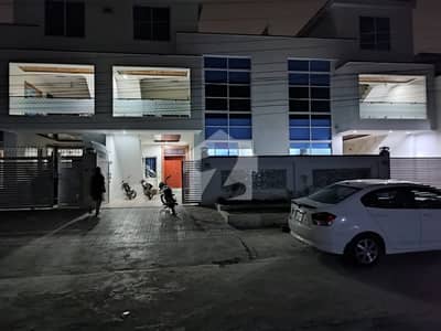 8M House For Sale On 80 Feet Road