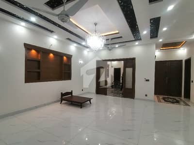 10 Marla Brand New House For Rent 10 Marla Brand New House For Rent