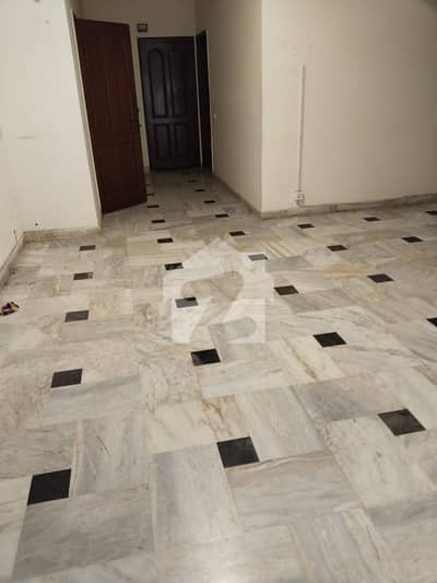 2700 Square Feet Lower Portion In Clifton - Block 5 Best Option