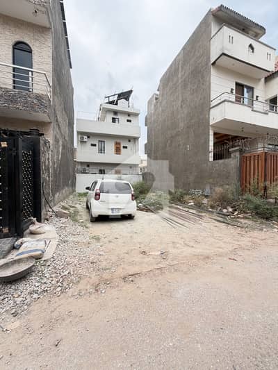 4 Marla Level Plot Available 1060 SeriesI-11/2
