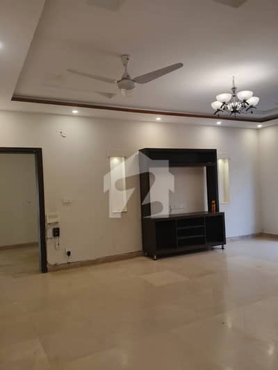 4 Bed Beautiful Upper Portion For Rent In E-11