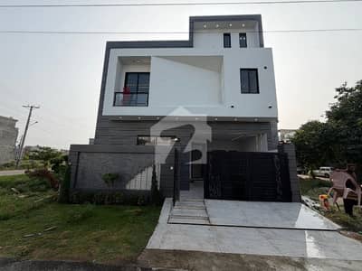 الحفیظ گارڈن - فیز 2 مین کینال بینک روڈ,لاہور میں 4 کمروں کا 6 مرلہ مکان 3.25 کروڑ میں برائے فروخت۔