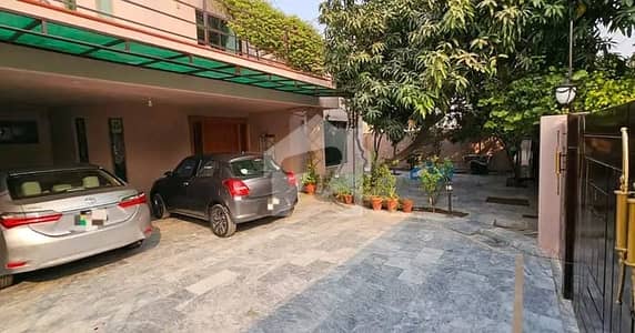 Defence 22 Marla Corner 2 Unit Bungalow Near Masjid Chowk