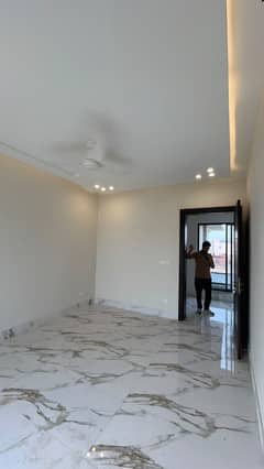 1 KANAL BRAND NEW MODERN UPPER PORTION IS AVAILABLE FOR RENT IN PRIME LOCATION OF DHA PHASE 6