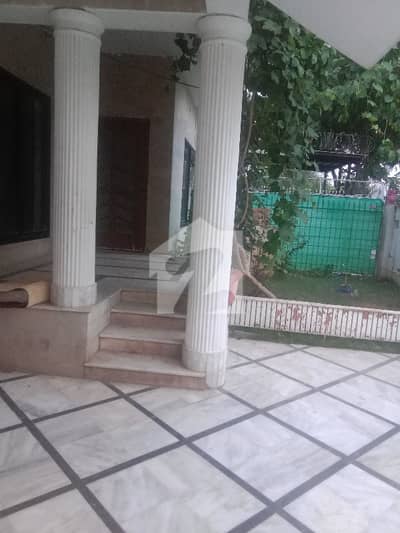 1 Kanal Full House Available For Rent