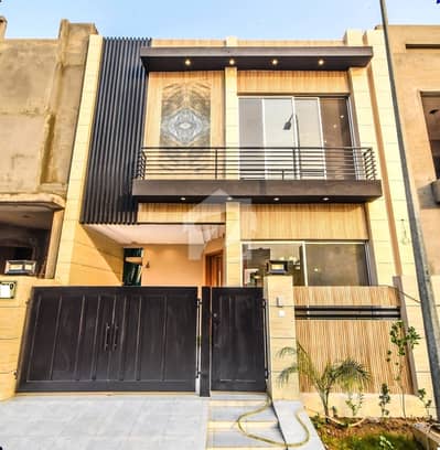 ڈی ایچ اے 9 ٹاؤن ڈیفنس (ڈی ایچ اے),لاہور میں 3 کمروں کا 5 مرلہ مکان 2.65 کروڑ میں برائے فروخت۔ ڈی ایچ اے 9 ٹاؤن ڈیفنس (ڈی ایچ اے),لاہور میں 3 کمروں کا 5 مرلہ مکان 2.65 کروڑ میں برائے فروخت۔