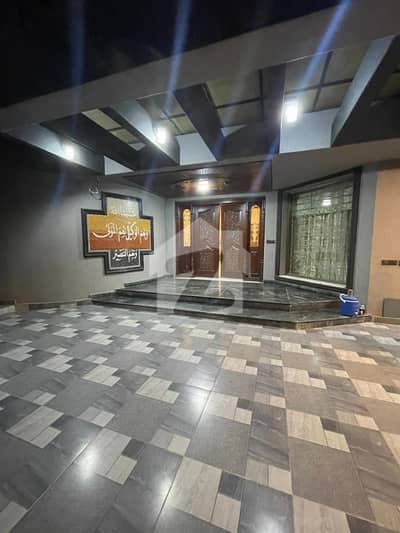 2 Kanal Artistic Villa Owner Build At Hot Location
