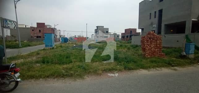 ڈی ایچ اے فیز 8 - بلاک زیڈ 5 ڈی ایچ اے فیز 8,ڈی ایچ اے ڈیفینس,لاہور میں 5 مرلہ رہائشی پلاٹ 76.0 لاکھ میں برائے فروخت۔ ڈی ایچ اے فیز 8 - بلاک زیڈ 5 ڈی ایچ اے فیز 8,ڈی ایچ اے ڈیفینس,لاہور میں 5 مرلہ رہائشی پلاٹ 76.0 لاکھ میں برائے فروخت۔