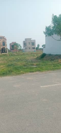 Plot No-946 Block Z4 - 5 Marla Plot On Top Location of Phase 8 ivy Green DHA Lahore For Urgent Sale