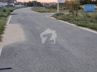 ZEEE Marketing Offers 1 Kanal Awsome Location In DHA Phase 7 U Block Direct from Main Road Available
