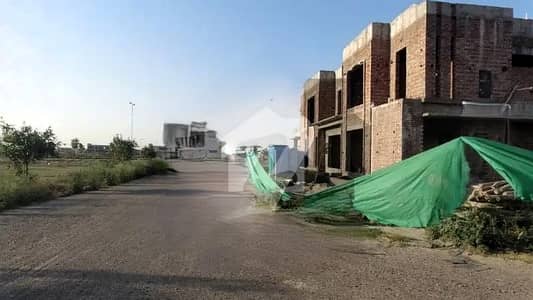 ڈی ایچ اے فیز 8 - بلاک زیڈ 4 ڈی ایچ اے فیز 8,ڈیفنس (ڈی ایچ اے),لاہور میں 10 مرلہ رہائشی پلاٹ 1.65 کروڑ میں برائے فروخت۔ ڈی ایچ اے فیز 8 - بلاک زیڈ 4 ڈی ایچ اے فیز 8,ڈیفنس (ڈی ایچ اے),لاہور میں 10 مرلہ رہائشی پلاٹ 1.65 کروڑ میں برائے فروخت۔