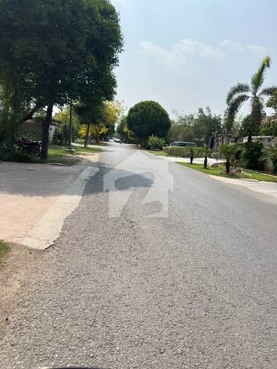 ڈی ایچ اے فیز 7 - بلاک ایکس فیز 7,ڈیفنس (ڈی ایچ اے),لاہور میں 4 کنال رہائشی پلاٹ 21.1 کروڑ میں برائے فروخت۔