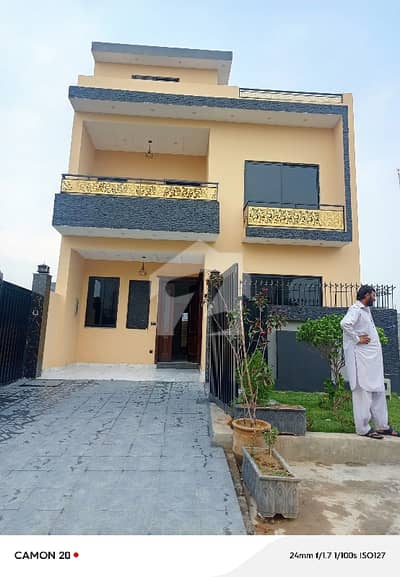جی ۔ 13 اسلام آباد میں 4 کمروں کا 4 مرلہ مکان 3.1 کروڑ میں برائے فروخت۔