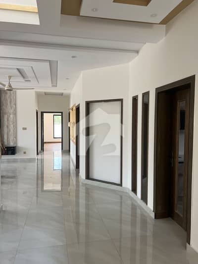 20 MARLA BEAUTIFULL BRAND NEW HOUSE AVAILBLE FOR SALE
