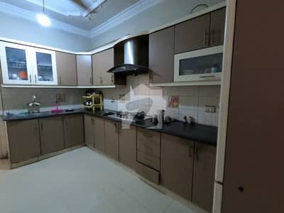 باتھ آئی لینڈ کراچی میں 4 کمروں کا 10 مرلہ فلیٹ 3.95 کروڑ میں برائے فروخت۔