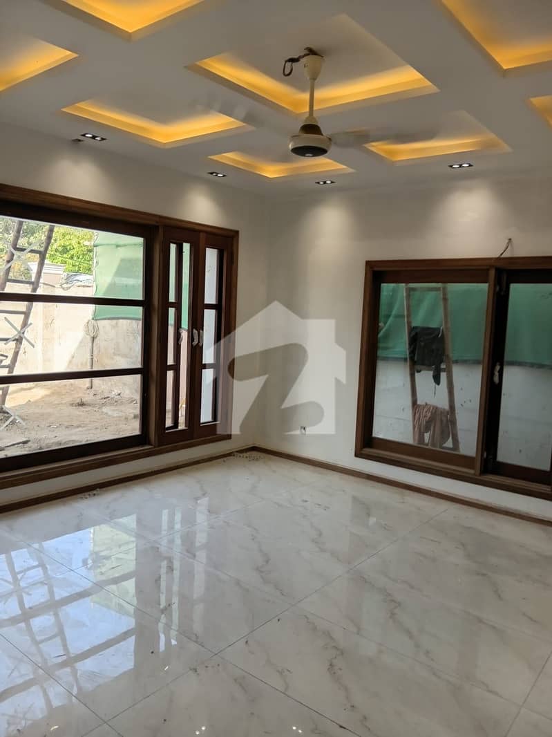 MODERN Style Bunglow With An Elegant Elevation MODERN Style Bunglow With An Elegant Elevation