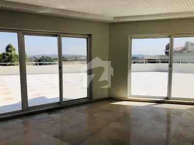 Luxury Penthouse Spacious 4 Bedrooms In Royal With Land Scape Lake And Mountain Terrace