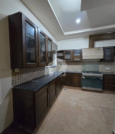 2 Kanal Corner 1st floor Separate Entry For Rent