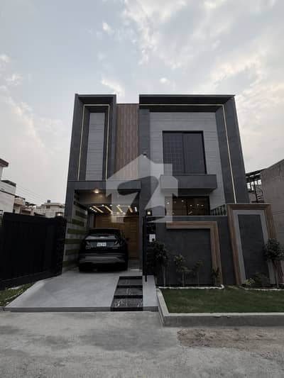 5 MARLA BRAND NEW MODERN LUXURY HOUSE WITH 5 BEDROOMS